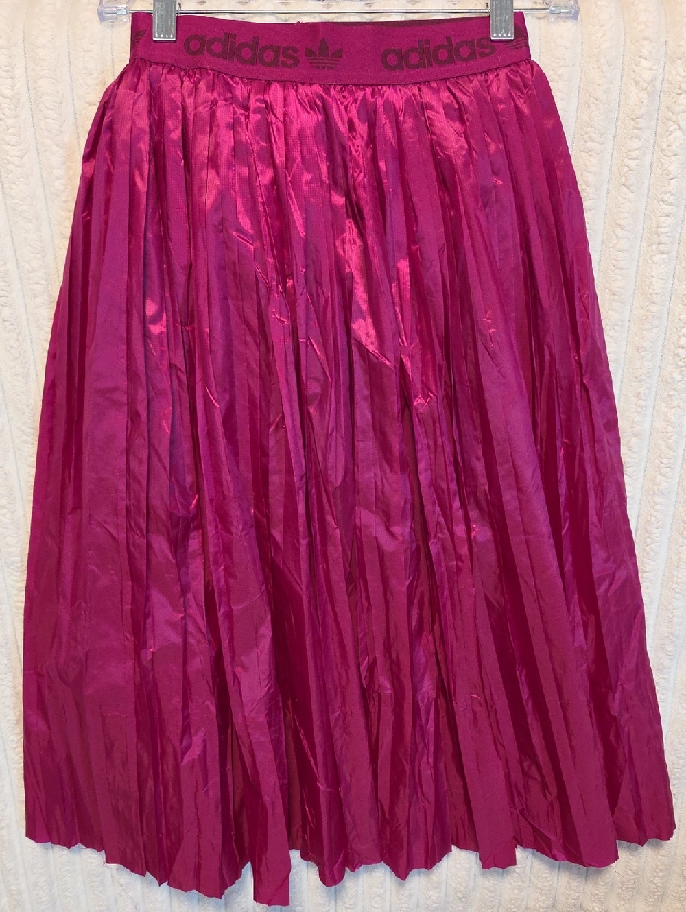 Adidas logo tape PLEATED MIDI SKIRT Size XS power Berry GP5943 Elastic Waist